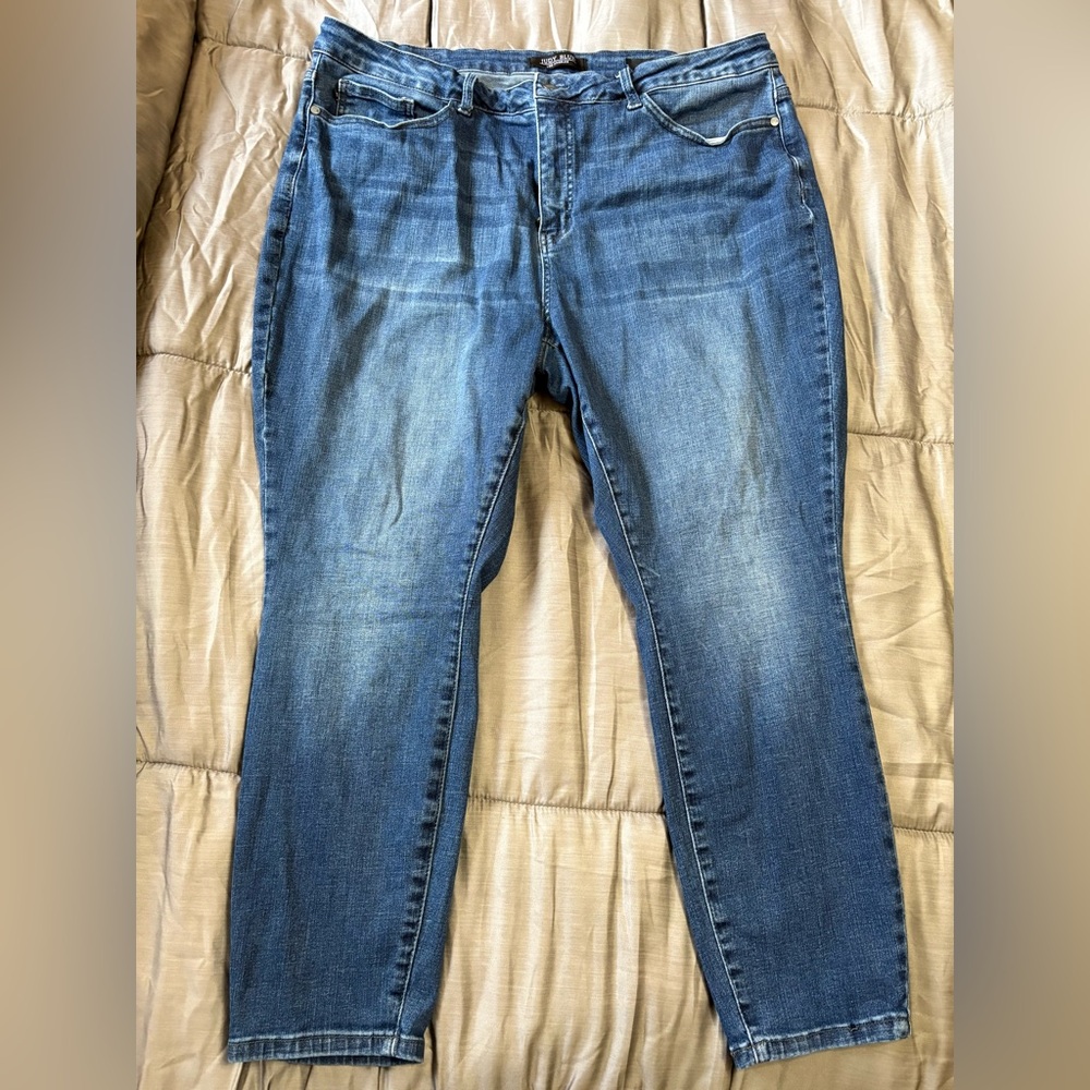 Judy Blue Relaxed Fit Jeans in Classic Blue